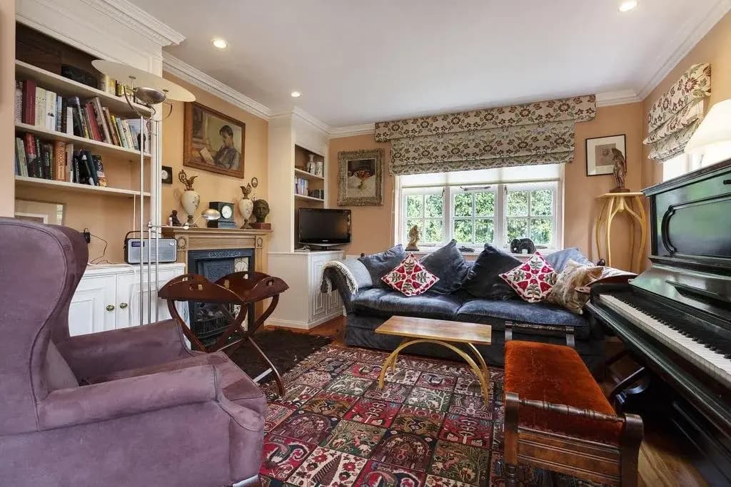 Three Bedroom House in Hampstead Garden Suburb - photo 2