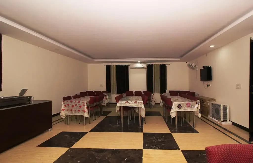 Hotel Jindal Palace - photo 16