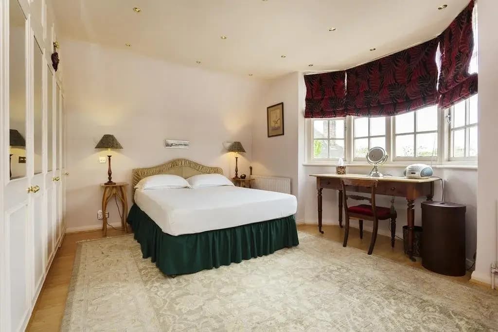 Three Bedroom House in Hampstead Garden Suburb - photo 7