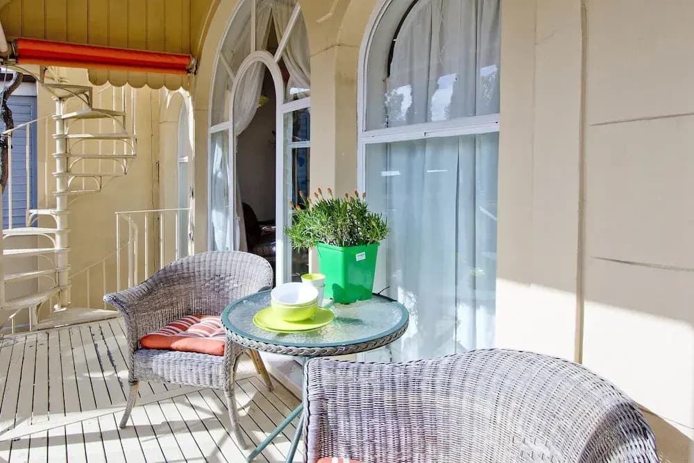 Breathtaking Views in Spacious Balmain House - photo 8