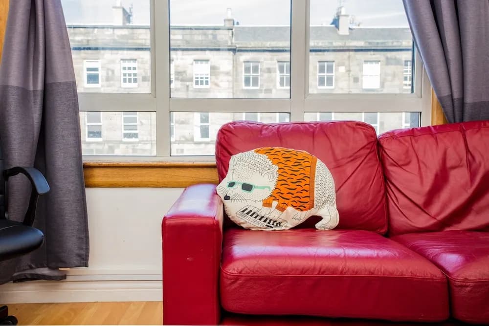 Two Bedroom Flat in Edinburgh - photo 7