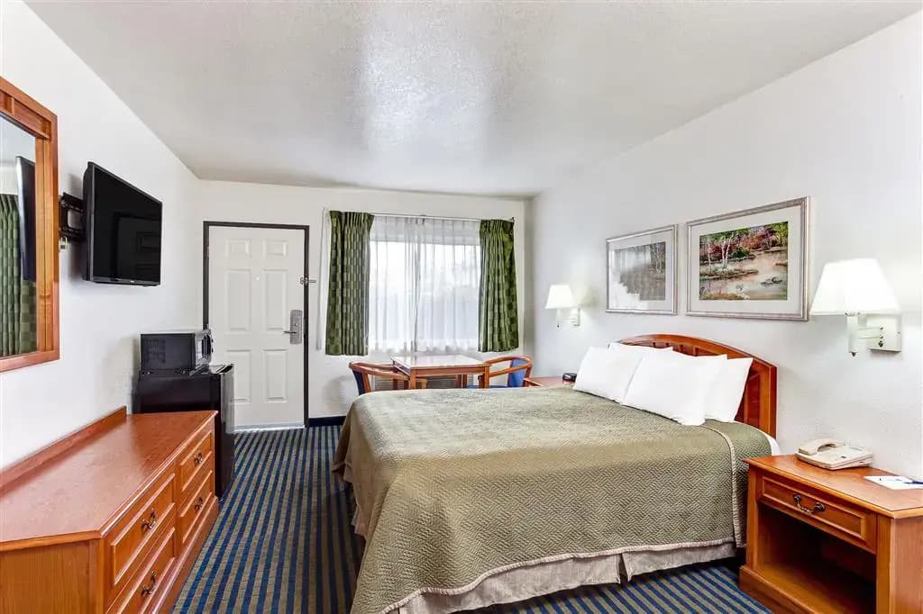 Travelodge by Wyndham Hollywood-Vermont/Sunset - photo 7