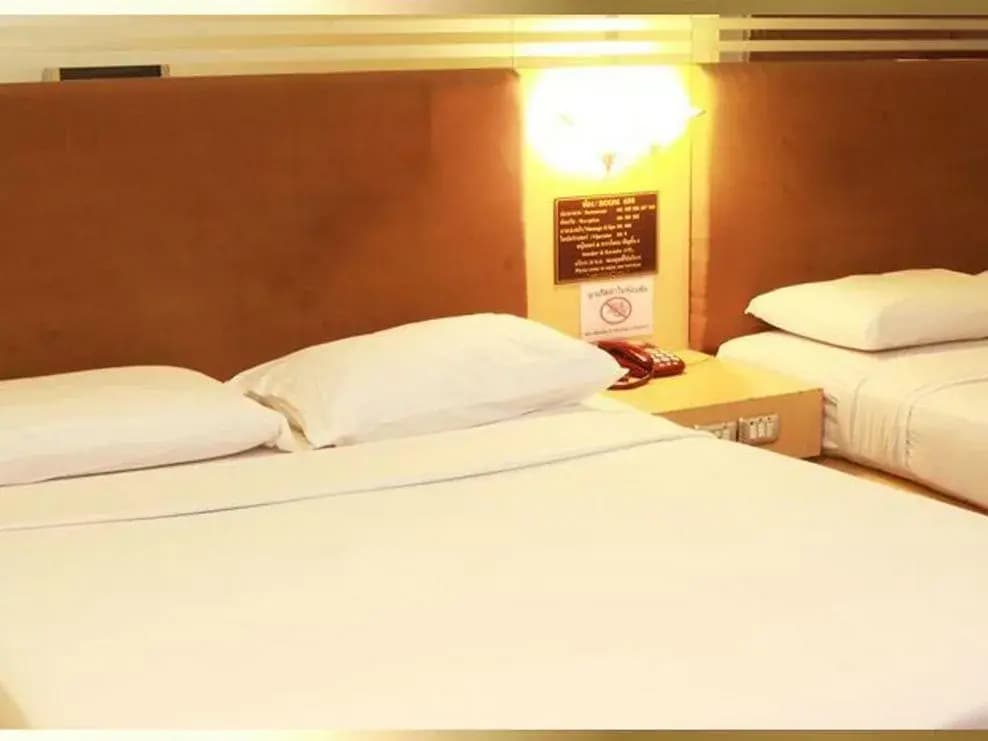 Pradipat Hotel - photo 7