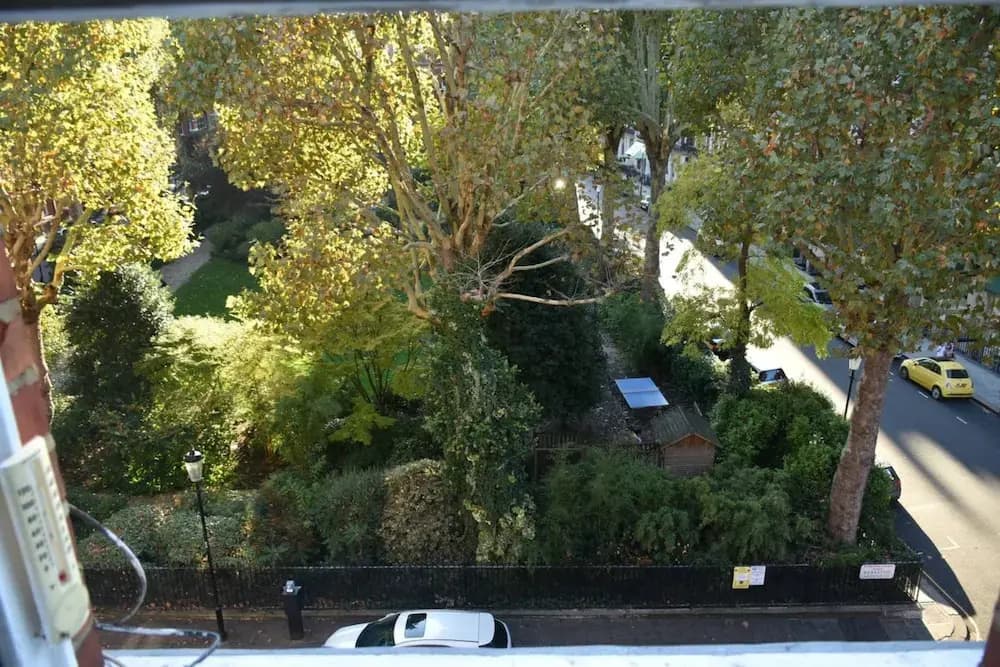 Beautiful 2 Bedroom Property in Earl's Court - photo 13