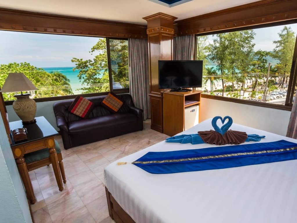 Grand Blue Hotel - photo 4