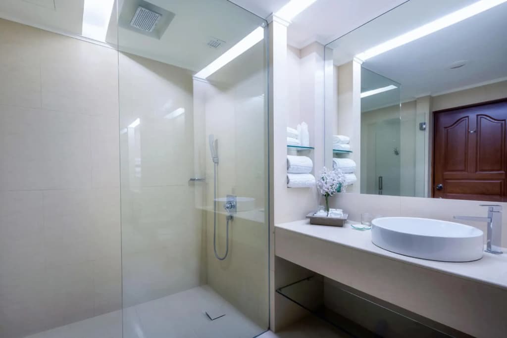 Emerald Hotel Bangkok - photo 10