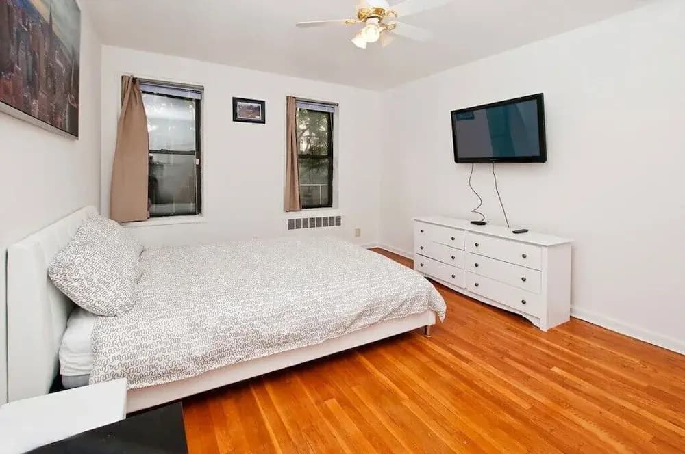 Renovated 2 BR on Upper East Side - photo 4