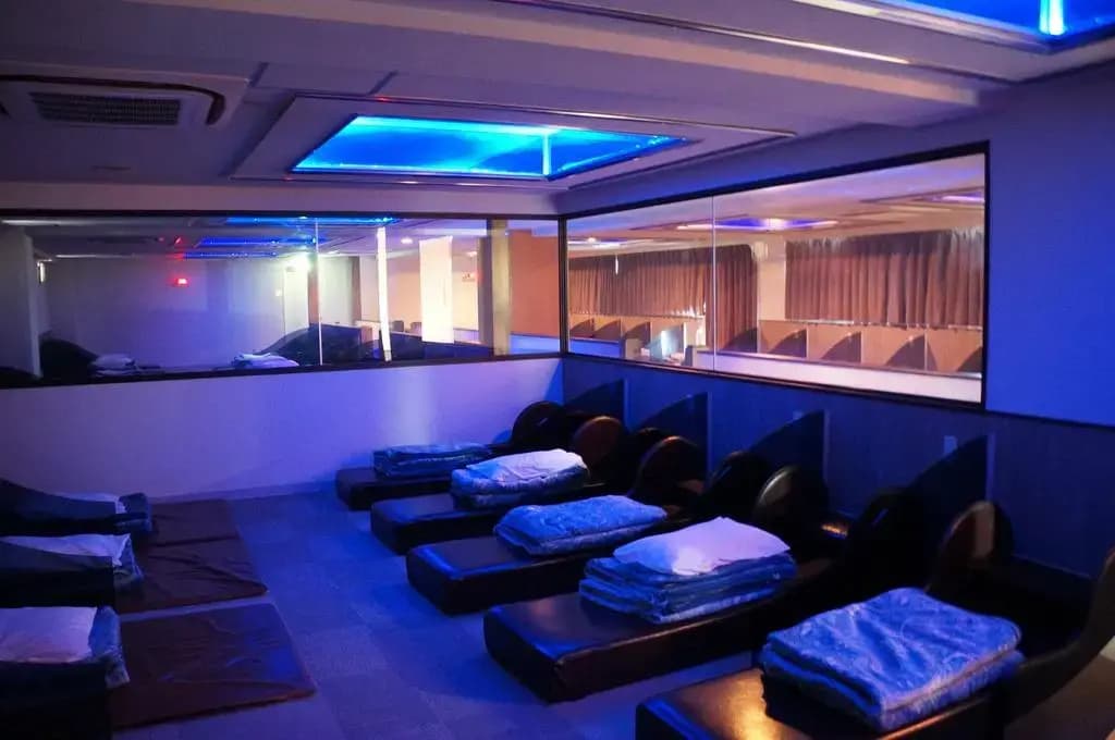 Capsule Hotel 310 - photo 6