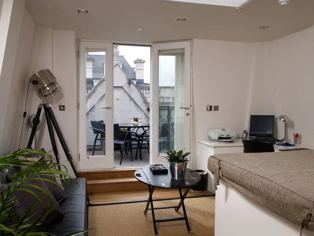 Palace View - Two Bedroom Apartment - photo 3