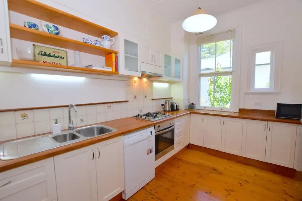 Mintie Cottage on Leura Mall - photo 16
