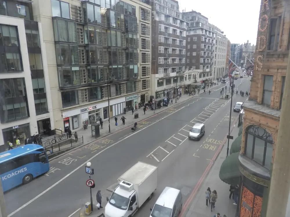 4 Beds Harrods Huge Space - photo 8