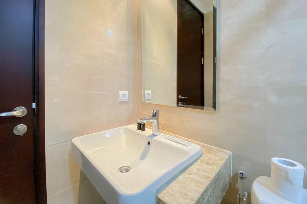 Spacious And Combined 2Br At Menteng Park Apartment - photo 7