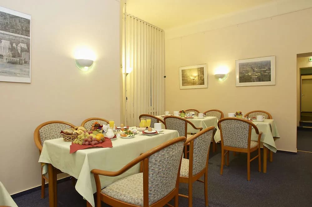 Juncker's Hotel Garni - photo 16