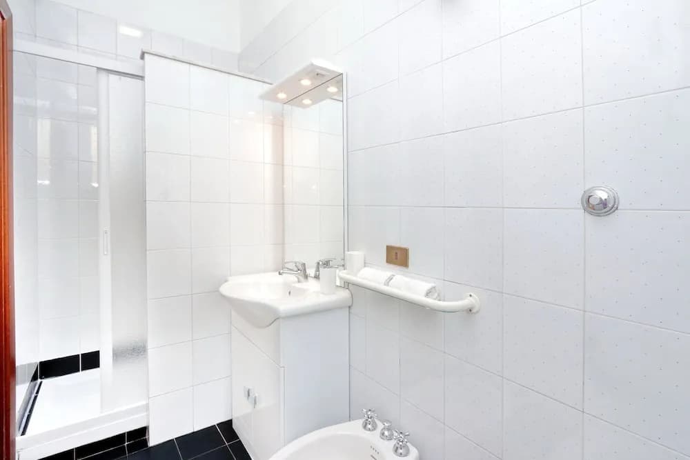 Chic Modern Apartment - photo 9