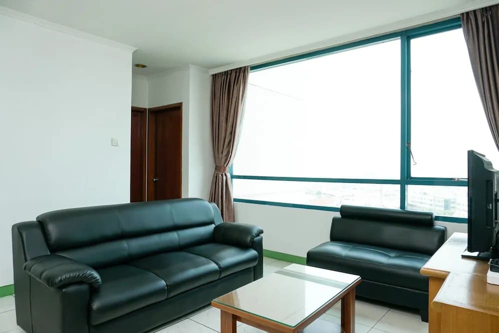 Spacious And Convenient 3br at Pangeran Jayakarta Apartment - photo 4