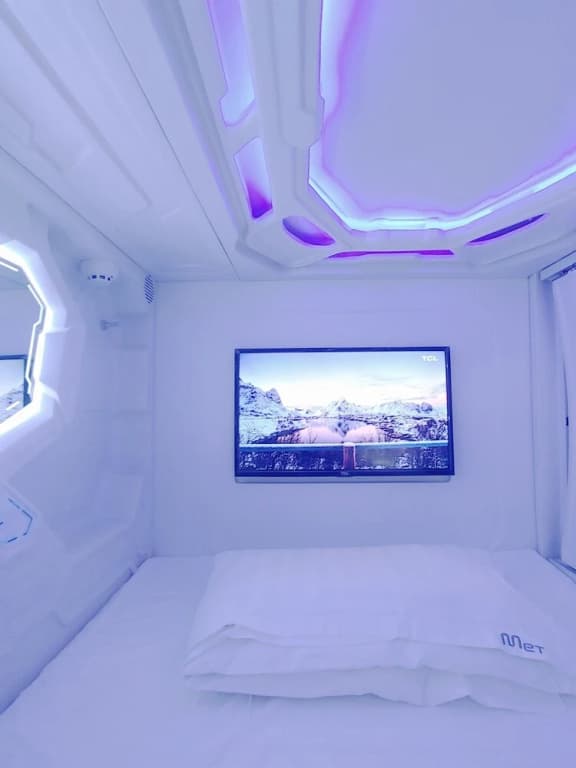 Met A Space Pod @ Asoke - photo 7