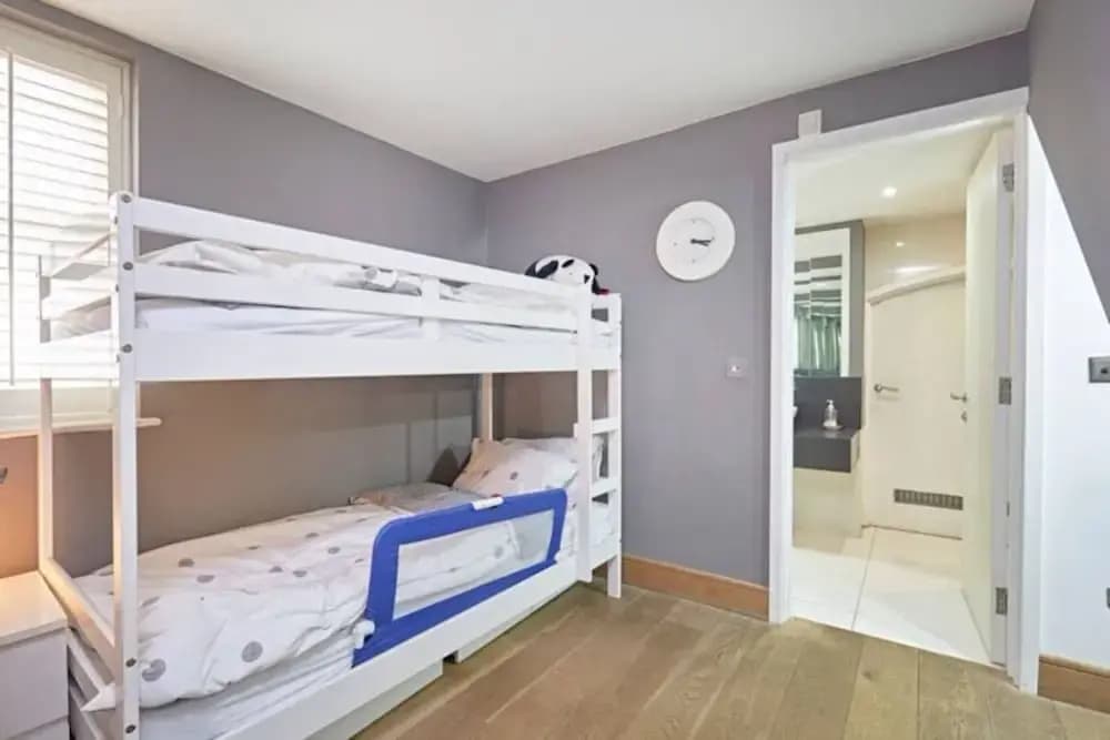 Beautiful Kensington 2 Bedroom Luxury Apartment - main photo