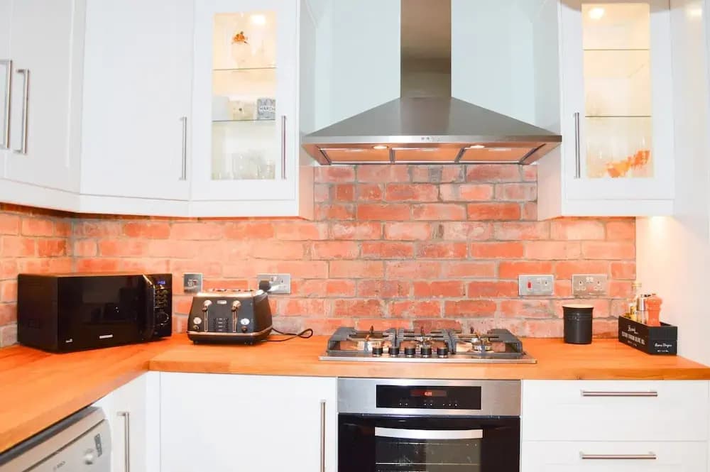 2 Bedroom Apartment in Edinburgh With Views - photo 10