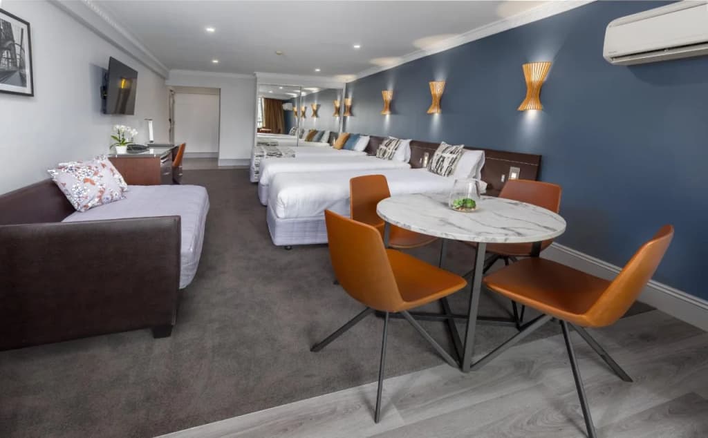 Hyde Park Inn - photo 29