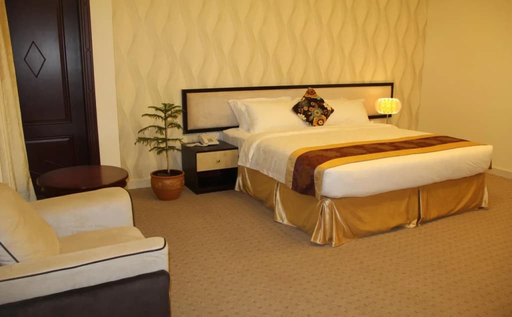 Peninsula Hotel - photo 6