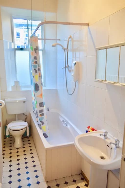 3 Bedroom Bruntsfield Flat - photo 9