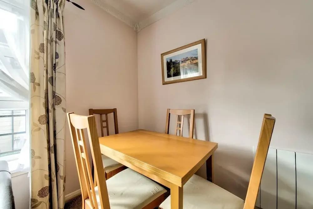 Spacious 2bed Close to City Centre - photo 5