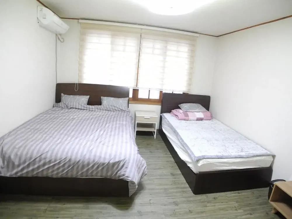 Campfire Guesthouse - photo 3
