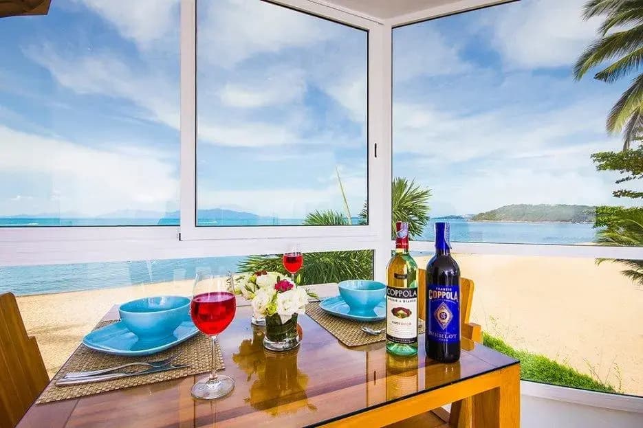 B1 Luxury Beachfront Apartments - photo 2