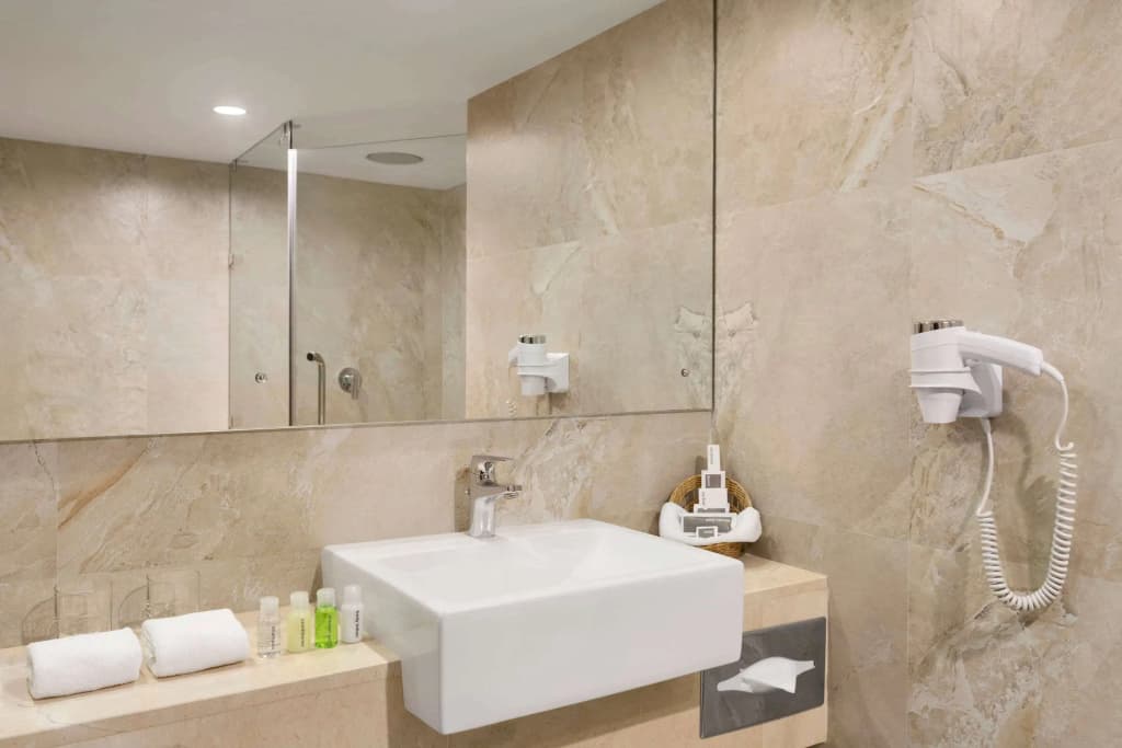 Ramada by Wyndham Colombo Hotel - photo 7