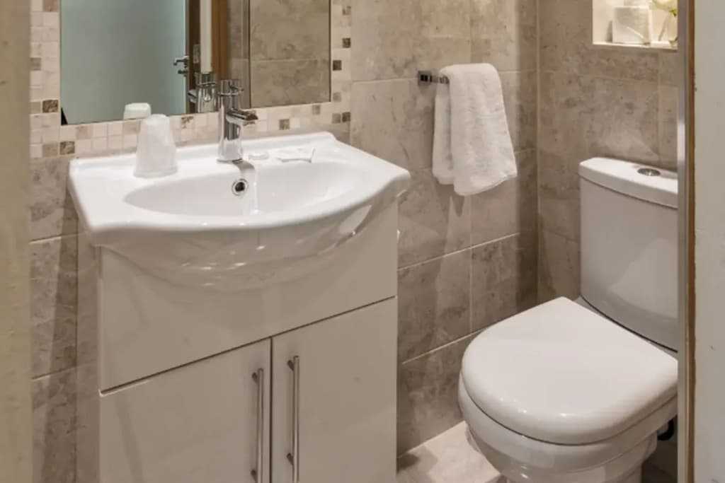 Lancaster Court Hotel - photo 10