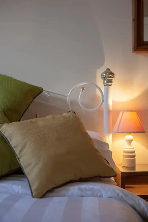 1 Bedroom Traditional Leith Flat - main photo