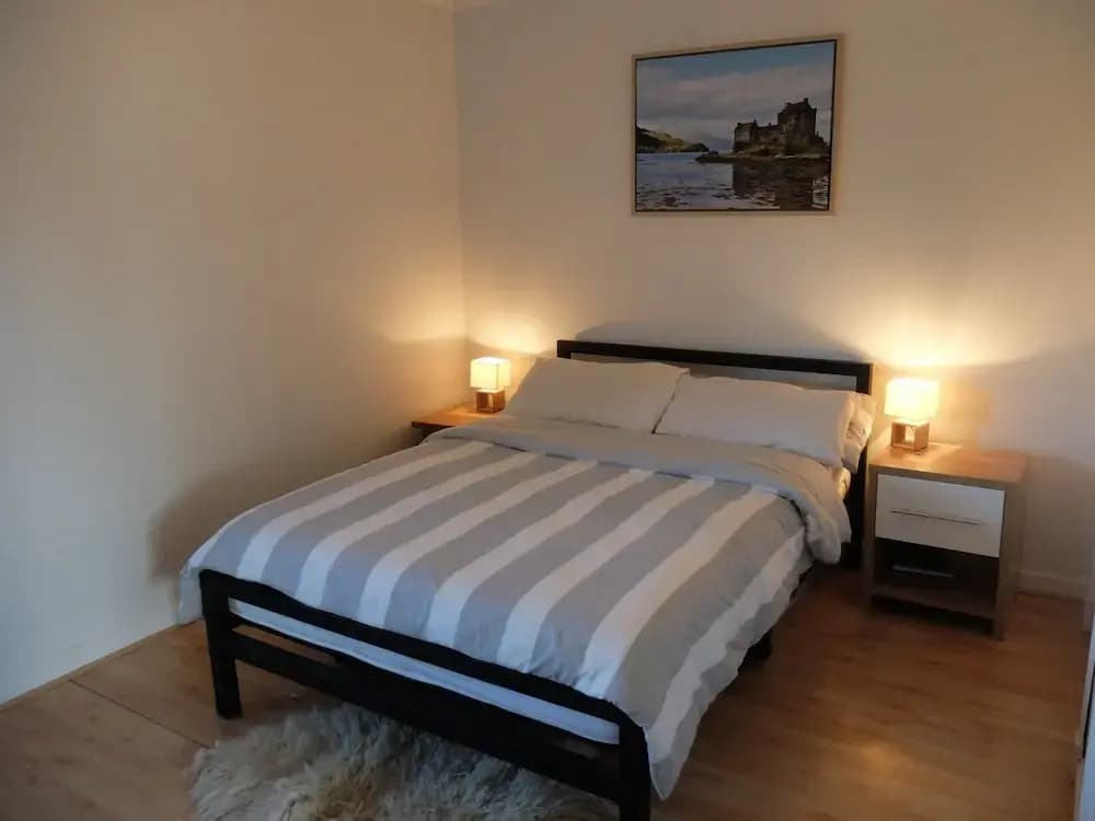 Sunny Flat W/parking Near Royal Botanic Garden - photo 2