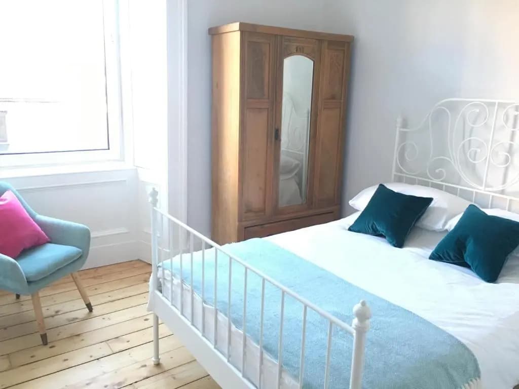 Historic Edinburgh 1890s Home Turned Relaxing Retreat - photo 4