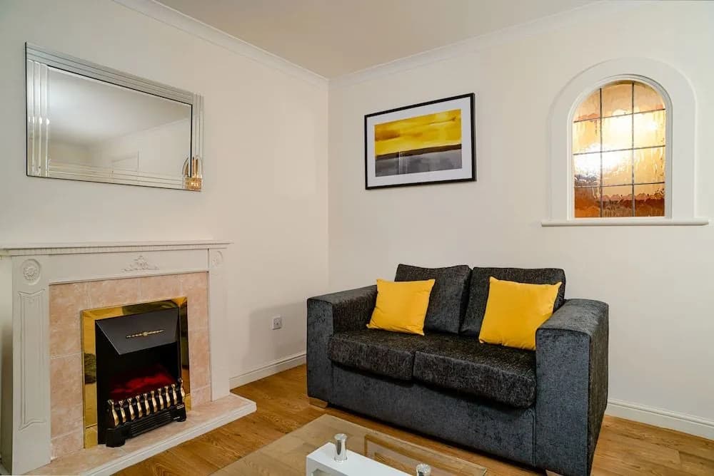 Charming Edinburgh Apartment - photo 2