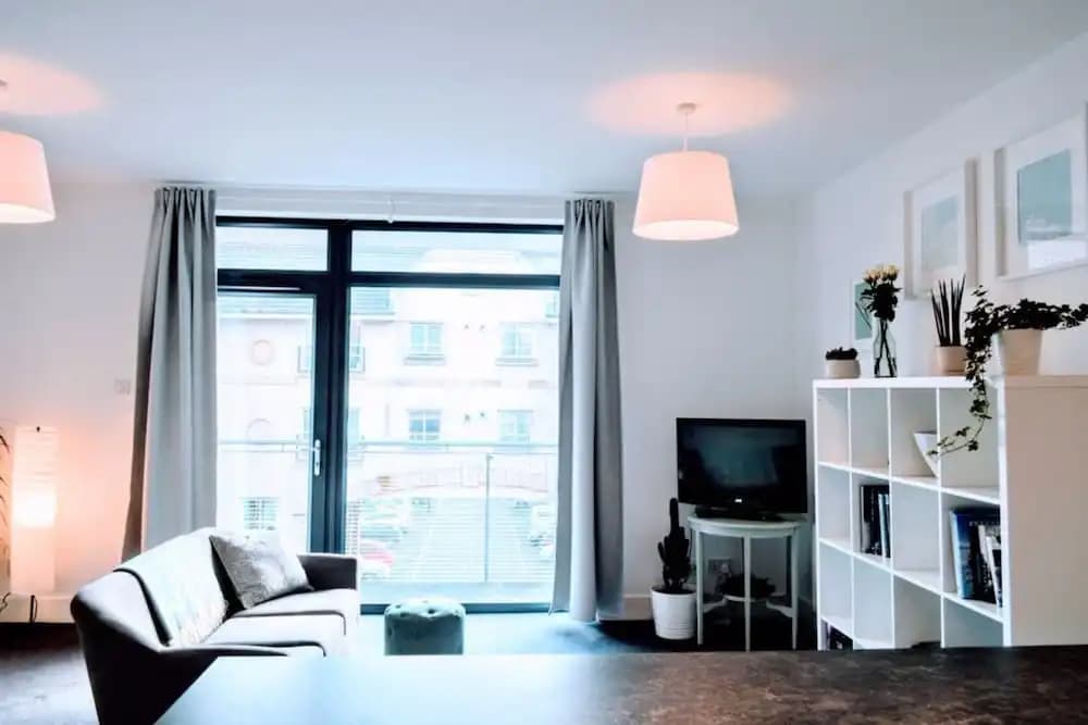 2 Bedroom Apartment In City Centre - photo 5