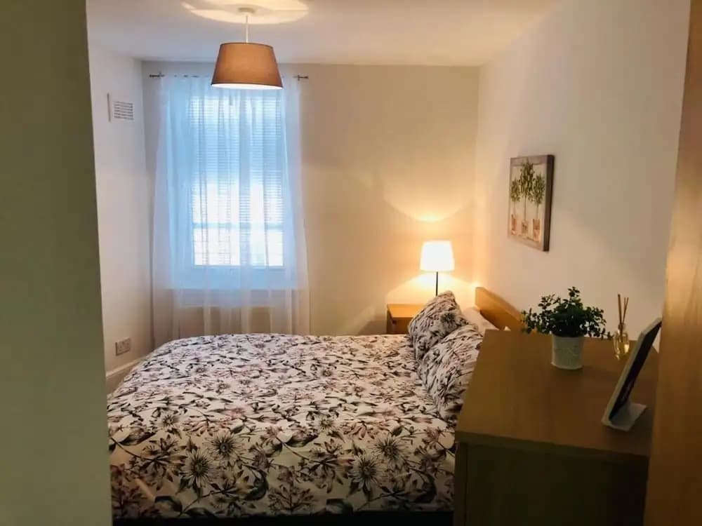 Remarkable 2 Bed Apartment in Edinburgh - photo 4