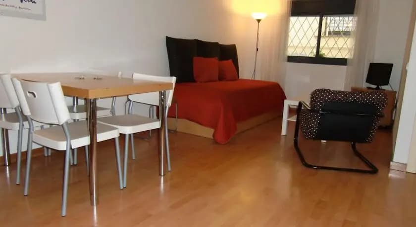 Deluxe City Center Apartment - main photo