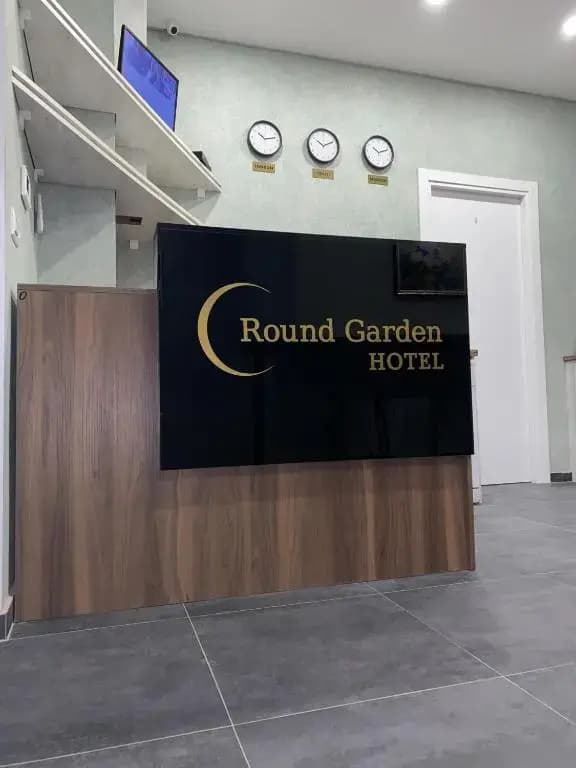 Round Garden Hotel - photo 2