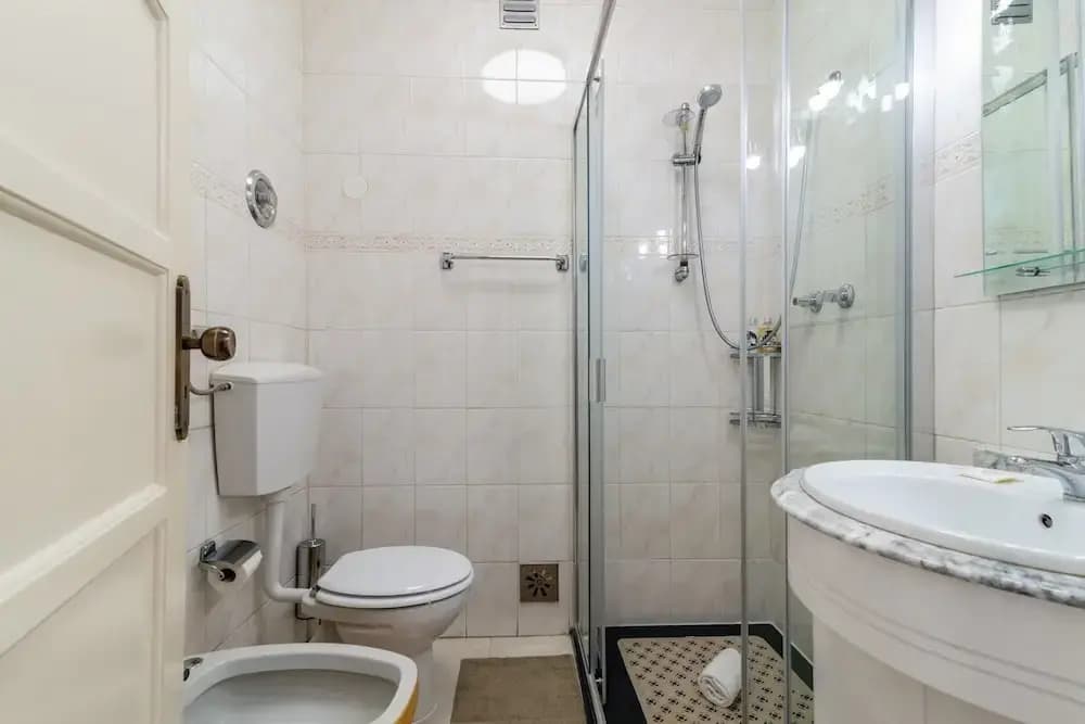 Guestready - Bright 2BR Apartment in the Heart of Graça - photo 8