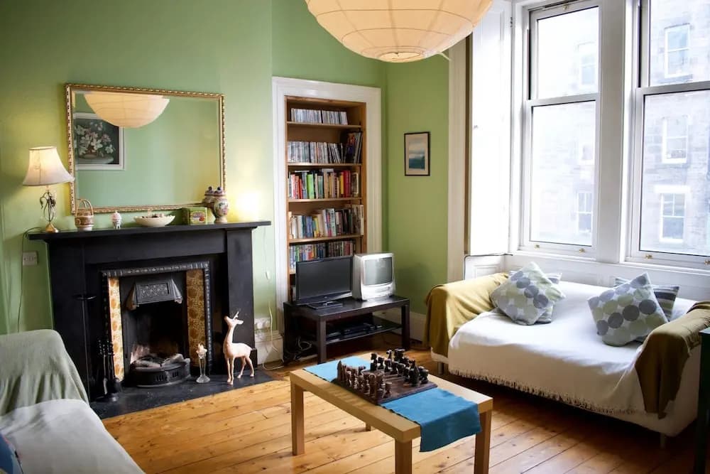 Traditional 3 Bedroom Apartment in Bruntsfield - photo 17