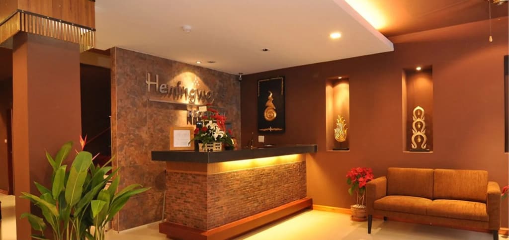Hemingway's Hotel - photo 2