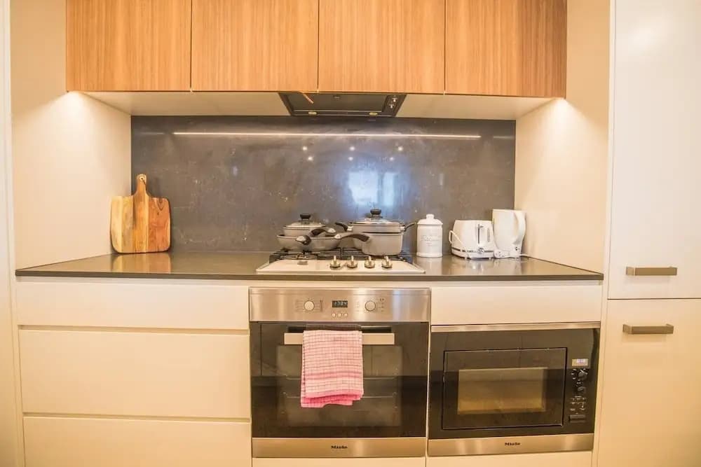 Modern 2bed2bath APT at Neutral Bayparking+wifi - photo 5