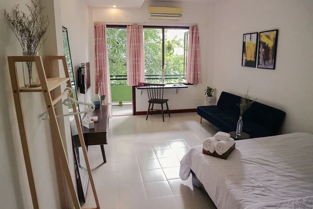 The Downtown Homestay - photo 4