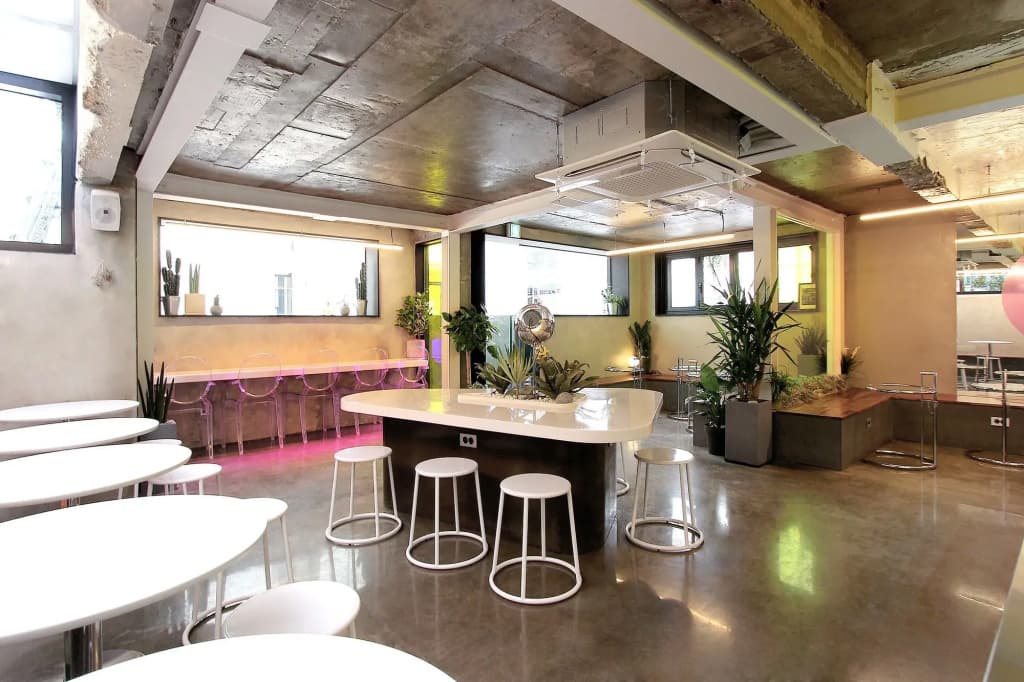 Orbit Guesthouse - photo 10