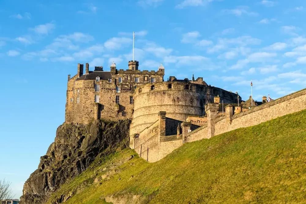 1 Bedroom Apartment With Castle Views in Glassmarket - photo 9