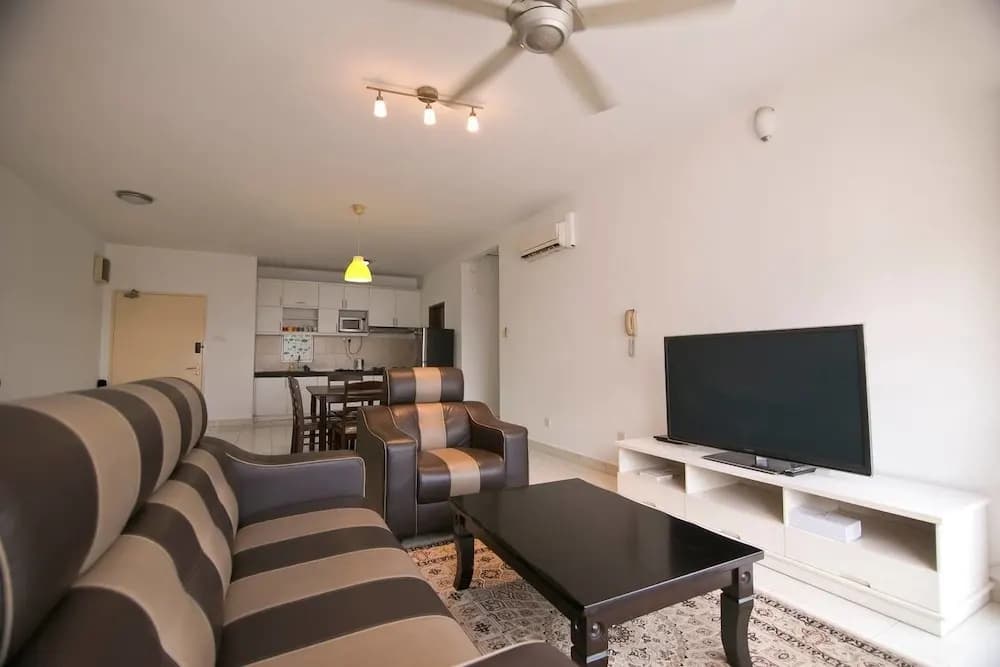 Comfy 3BR Home With Klcc View - photo 10