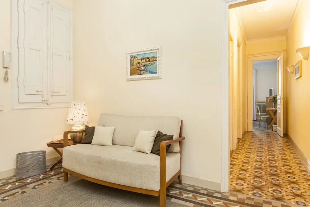 1402 - Elegant City Centre Apartment - photo 4
