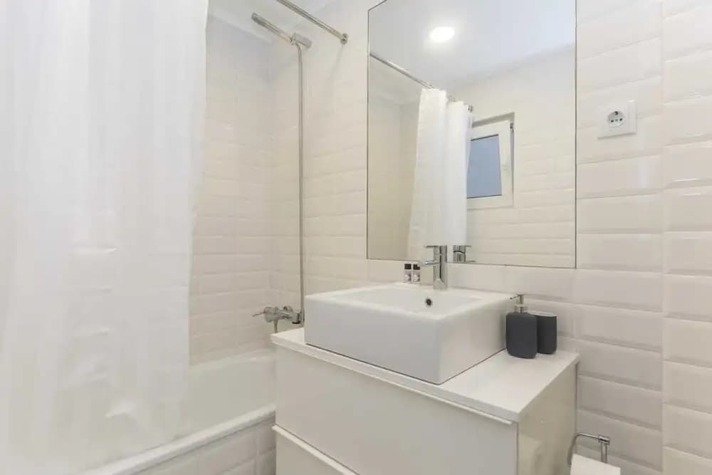 Amazing 3-bedroom Apartment in City Center - Fits 8 - photo 8