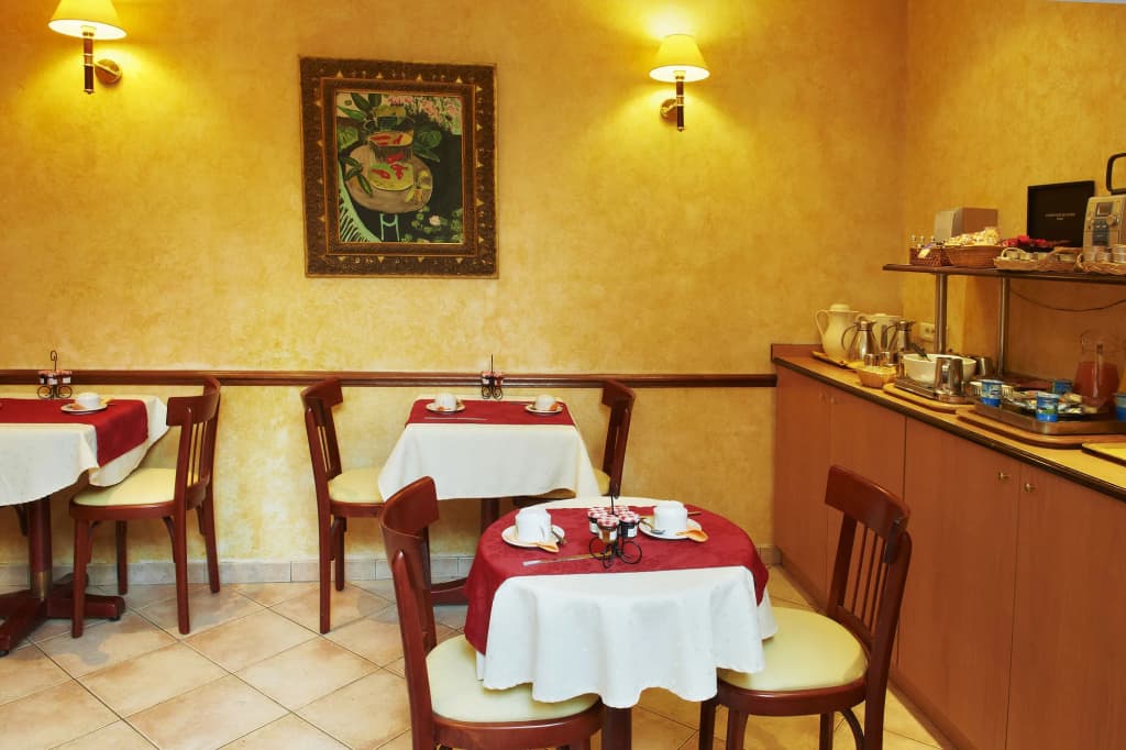Hôtel Poussin - photo 20
