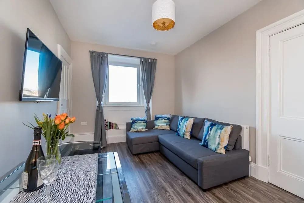 Silver Lining Charming Meadowbank Flat - photo 2
